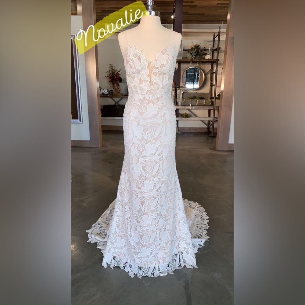 NOVALIE lave wedding dress gown size 10 no alterations BRAND NEW shawl